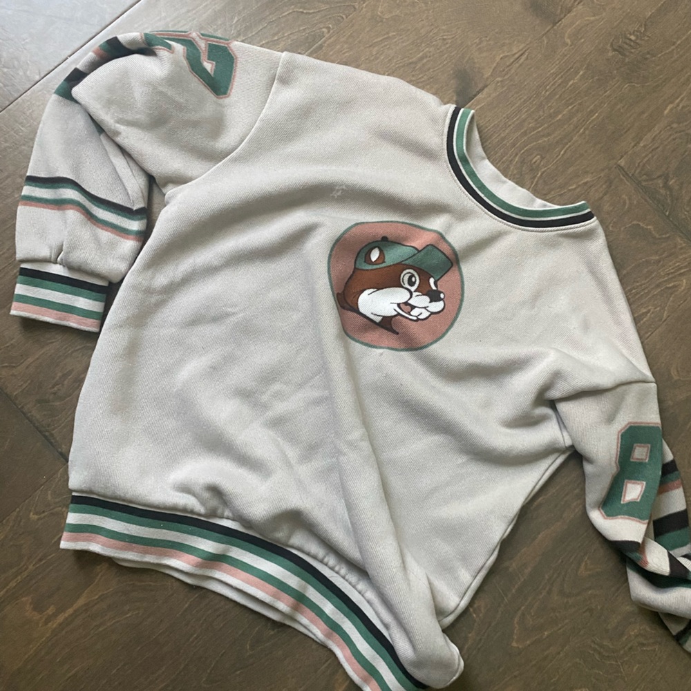 Bucee’s 82 sweater, men’s small